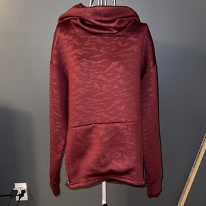 Fabletics, crimson camo, size M, hoodie